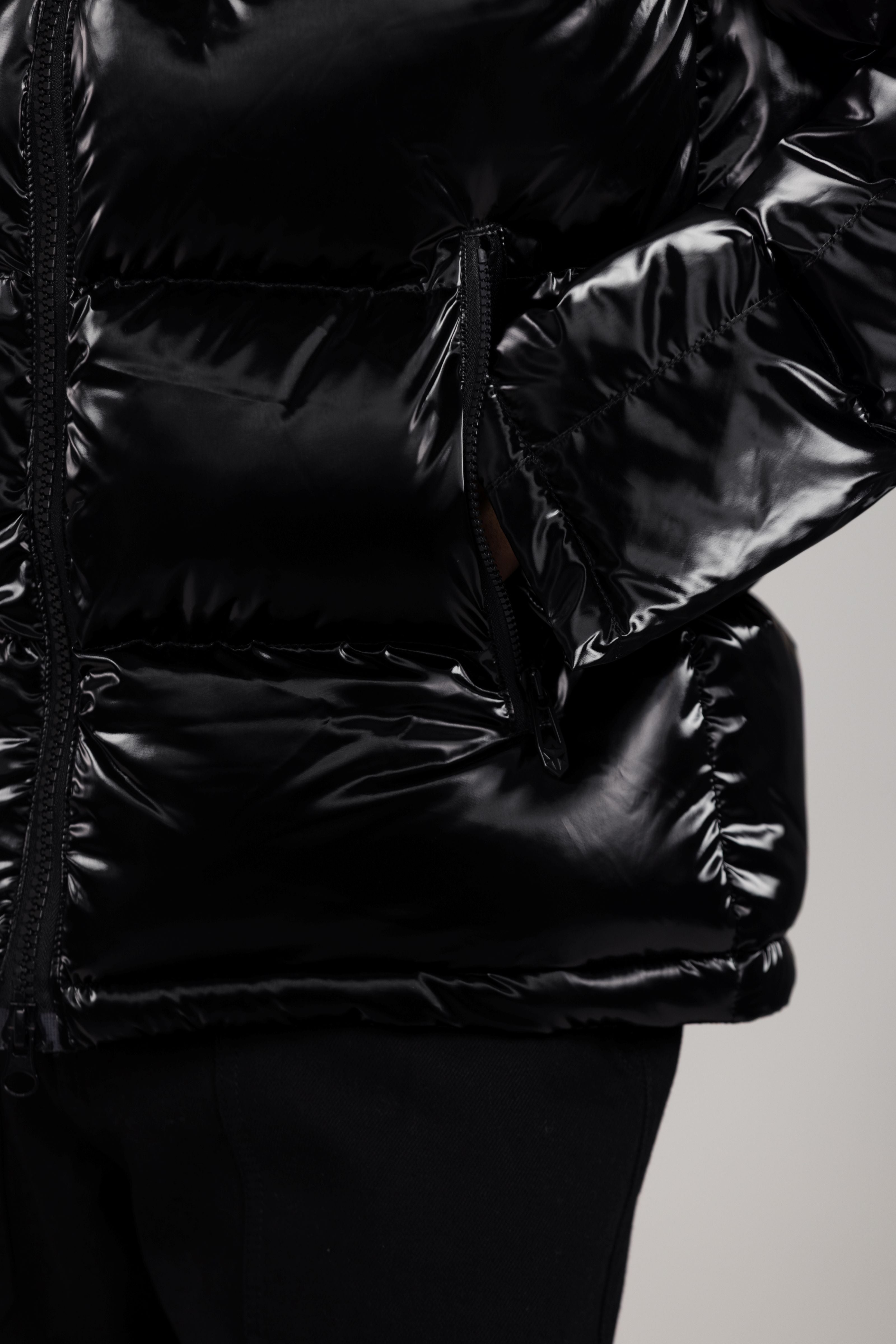 Nebula Puffer (Glossy Black)